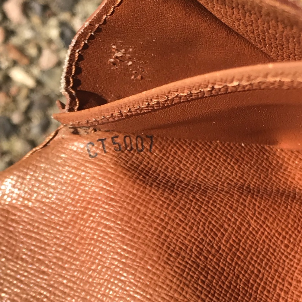 AUTH Louis Vuitton Sarah Wallet CT5007 - Picture 3 of 6
